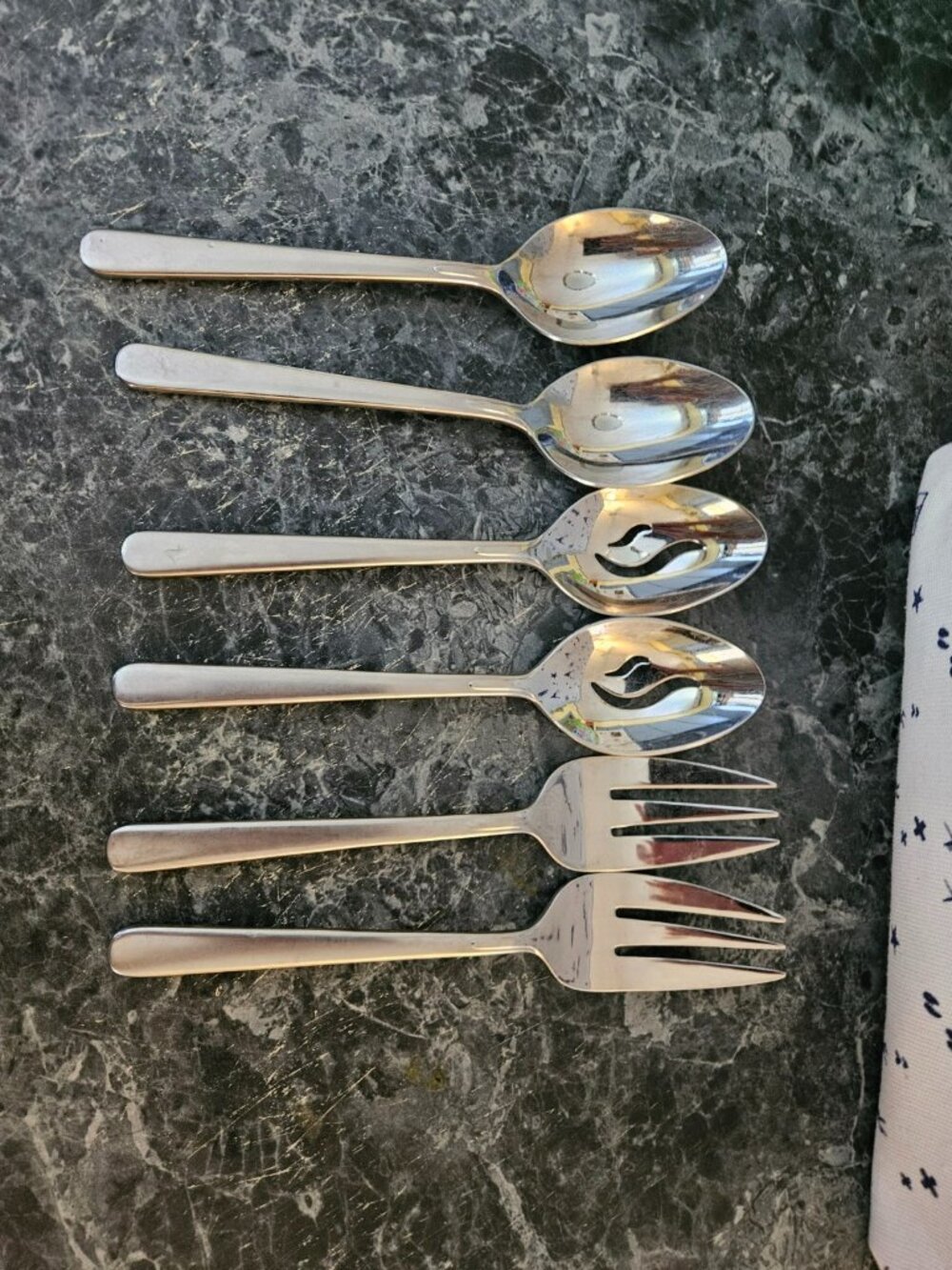 Oneida 18/10 Stainless Steel Serving Utensil Set Lot 6 Pieces Spoons Forks 9"